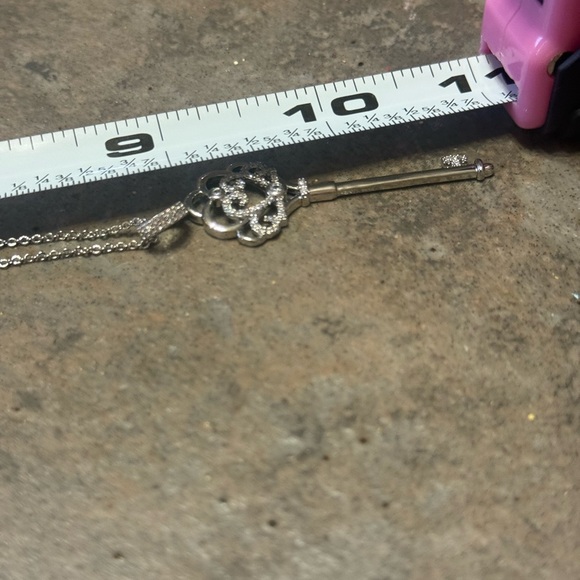 NWOT Silver Tone Key Pendant Necklace With Rhinestone Accents - Picture 6 of 6